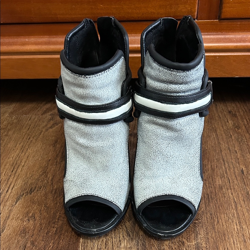 Circus by Sam Edelman Black and Gray Peep-Toe Boots